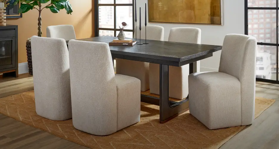 Dining room scene with Flexsteel furniture
