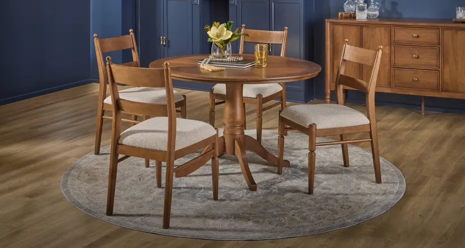 Dining room scene with Flexsteel furniture