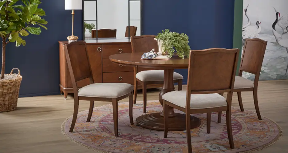 Dining room scene with Flexsteel furniture
